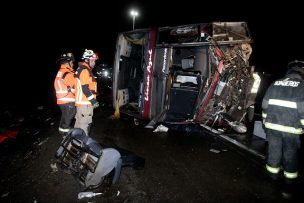 Seis personas permanecen graves tras accidente de bus en Ruta 5 Sur