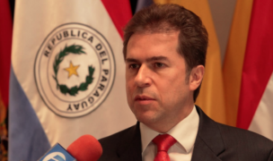 Canciller de Paraguay renuncia en medio de crisis por acuerdo con Brasil