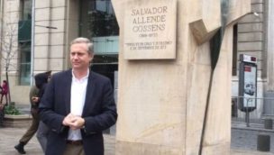 José Antonio Kast promete sacar estatua de Salvador Allende si llega a La Moneda