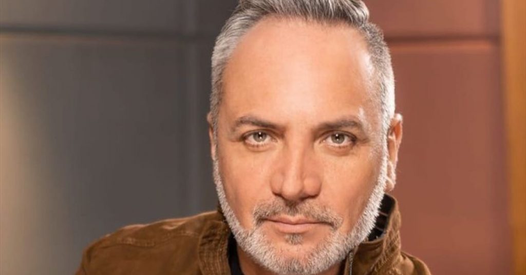 Luis Jara viajó a Madrid para despedir a Camilo Sesto y terminó cantando en la TV española