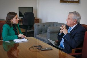 Camila Flores solicita que jubilados de las FF.AA. puedan acogerse al Plan Auge