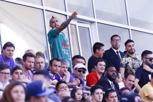 Arturo Vidal disfrutó su primer día de vacaciones viendo a Rodelindo Román