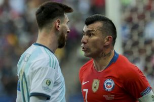 Medel en picada contra el árbitro tras su expulsión: 