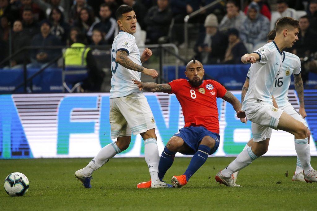 Volante argentino y duelo con Chile: “Desde el primer foul protestaron al árbitro, no tenían otra forma de ganar”