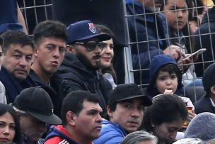 Johnny Herrera arribó al estadio para ser un hincha más de la U frente a Palestino