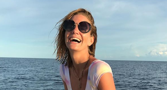 Javiera Acevedo prepara su clase de buceo con espectacular bikinazo