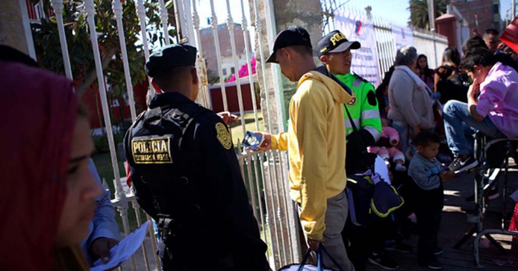 Gobernador de Tacna amenaza con “recuperar” sede de consulado chileno