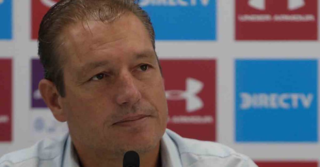 Buljubasich: “Ojalá podamos jugar el martes para enfocarnos en el torneo local”