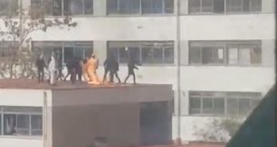 Encapuchado se quema con bomba molotov durante nuevos incidentes en el Instituto Nacional