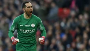 Así titularon los medios ingleses el regreso de Claudio Bravo a la titularidad del Manchester City