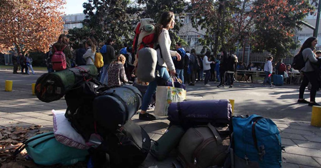 Según un estudio de la Universidad Diego Portales los jóvenes rechazan la “política tradicional”