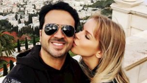 Esposa de Luis Fonsi deslumbró en las redes tras posar en diminuto bikini