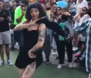 Mon Laferte causa furor bailando un pie de cueca en Suecia