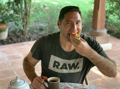 “Eras rubio”: La foto ochentera de Pancho Saavedra que encantó a sus seguidores