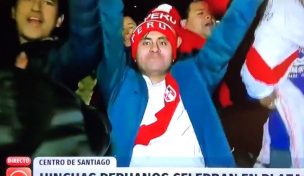 Hinchas peruanos llegan en masa a celebrar el paso de la final en Plaza de Armas