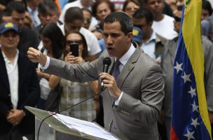 Guaidó denuncia que Asamblea Constituyente oficialista estudia disolver Parlamento