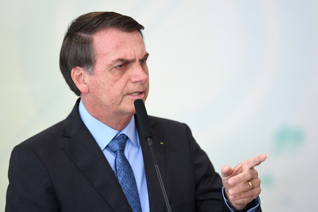 Bolsonaro dice que argentinos sacan “en masa” dinero de bancos por posible vuelta del kirchnerismo