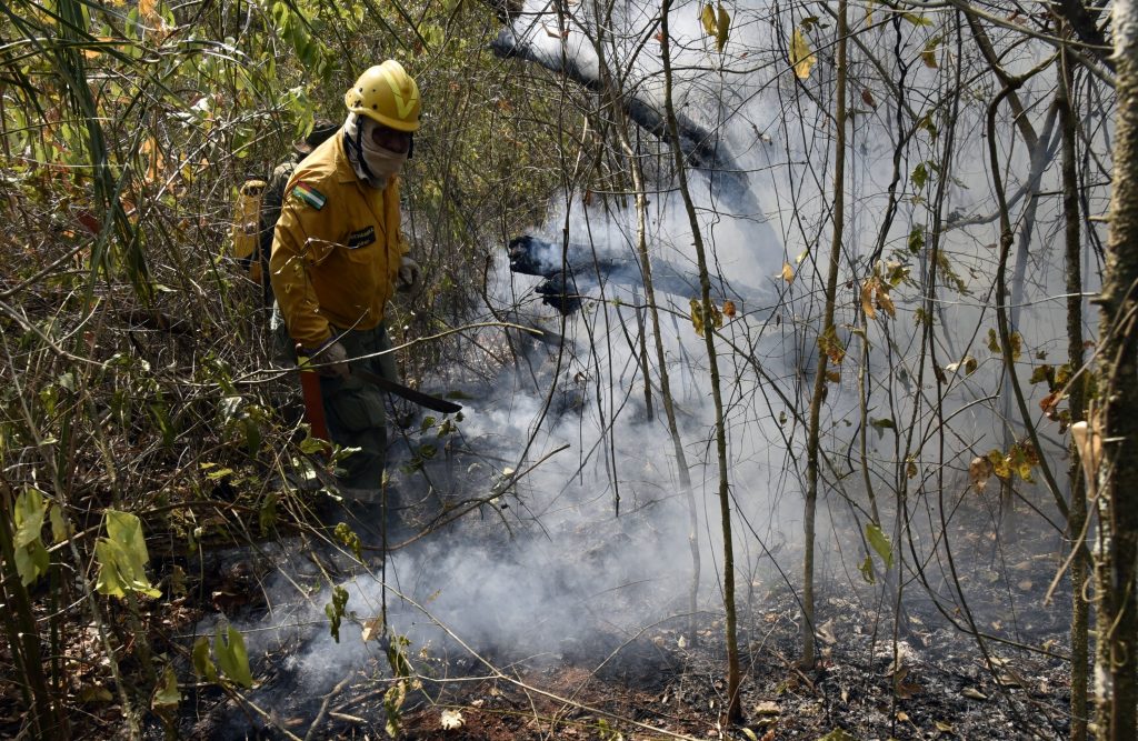 Bolsonaro alista tropas para combatir los incendios en la Amazonía