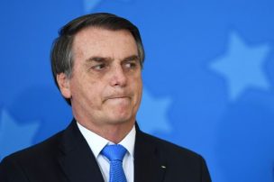 Bolsonaro reitera que solo conversará con Macron si este retracta sus críticas