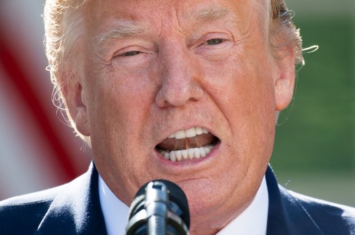 El Senado de EEUU absuelve a Trump de los dos cargos en juicio político