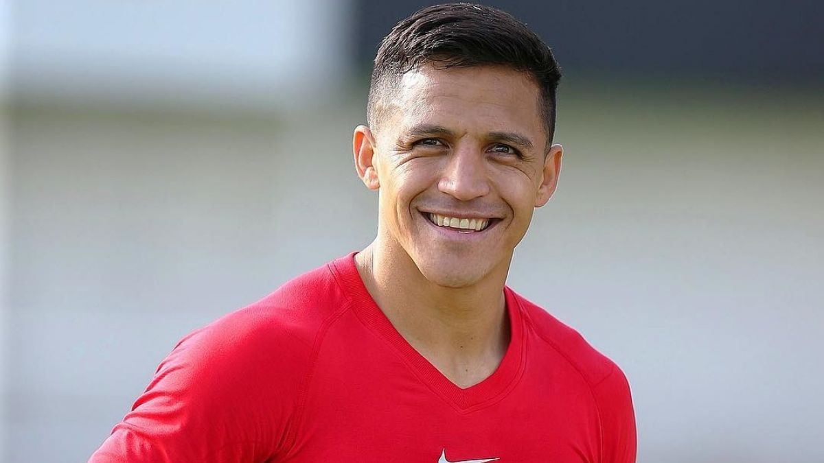 Paparazzi Delivers The Details Of Alexis Sanchez S Picture With His New Girlfriend She Took His Hand