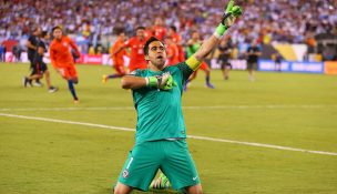 Con Claudio Bravo a la cabeza: Esta es la nómina de la Roja de cara a los amistosos con Argentina y Honduras