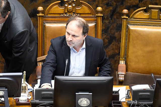 Senador De Urresti califica como un “despelote” la descoordinación que hubo para enfrentar ataques explosivos