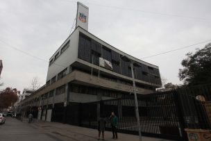 Desmanes en el Instituto Nacional en el día que debuta la solicitud de carné a estudiantes