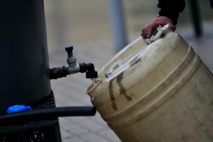 Sernac oficia a sanitarias para exigir cumplimiento de descuentos cuando se corta el agua