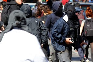 Secundarios se enfrentaron a Carabineros en medio de marcha contra Aula Segura