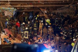 Varios muertos tras derrumbe de vivienda en Valparaíso