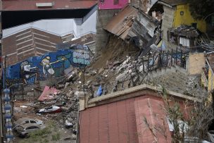 Gobierno compromete recursos para demoler casas en riesgo en Valparaíso