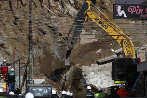 Este sábado se dio inicio a extracción de escombros en Valparaíso tras derrumbe