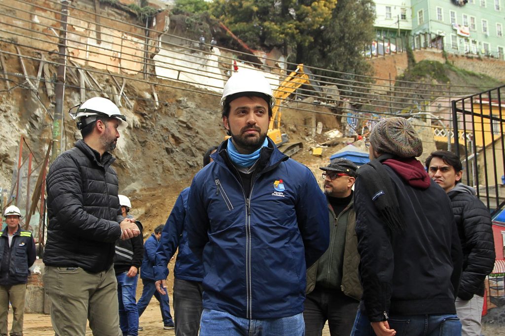 Jorge Sharp: Valparaíso “supone reconstruir una ciudad golpeada por el abandono”