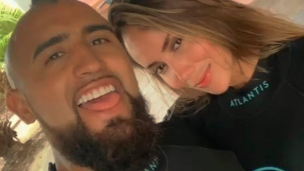 ¡Más unidos que nunca! Arturo Vidal y su pareja se lucen con rutinas de entrenamiento