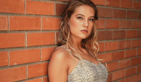 “Te ves tan distinta”: Bárbara Lackington se luce con un elegante “look”