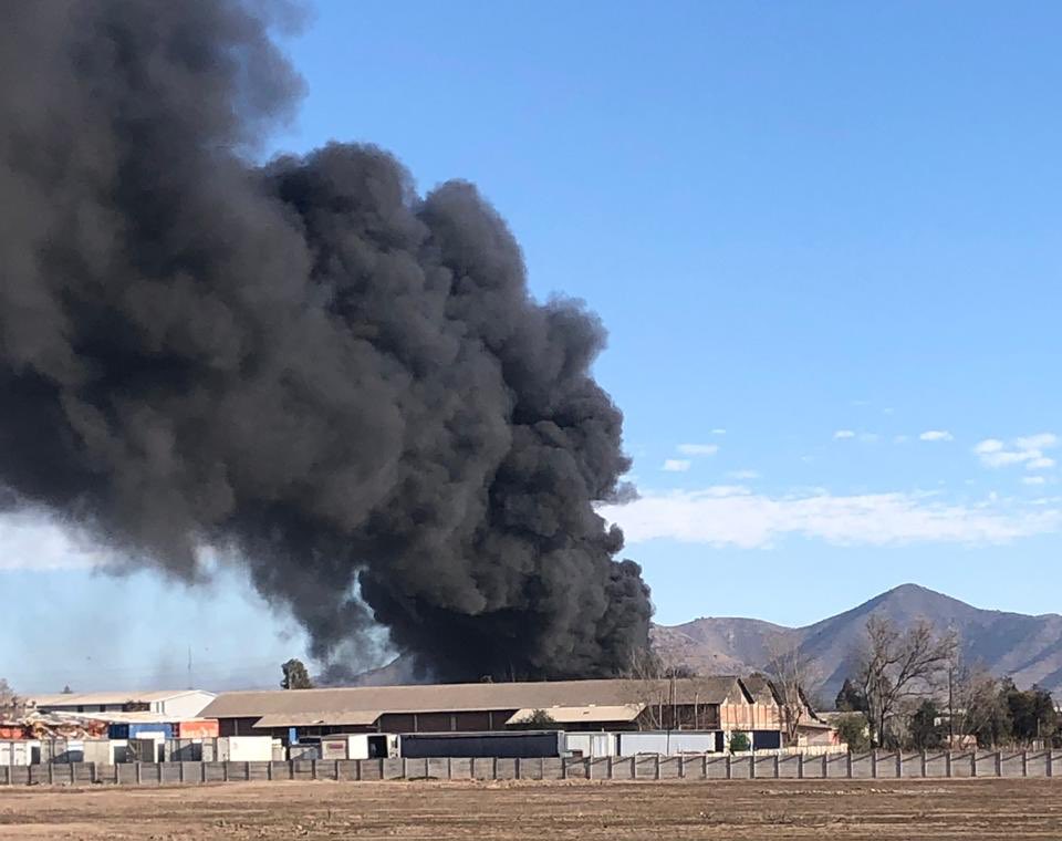 Incendio causa nube de humo en la capital