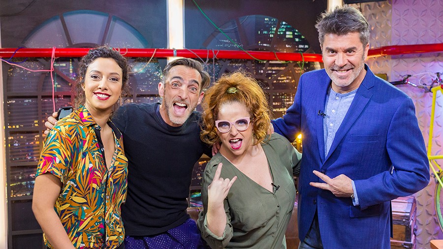 Pollo Valdivia le dice adiós a lo sensual y da bienvenida al humor con nuevas integrantes en “Toc Show”