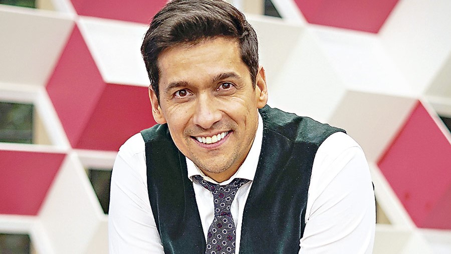 Rafael Araneda sacó aplausos tras su debut en programa de Estados Unidos “Enamorándonos”