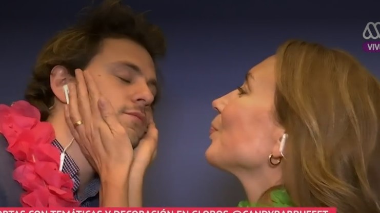 Karen Doggenweiler besó a Joaquín Méndez en post celebración de cumpleaños: “Así se hace, chicas”