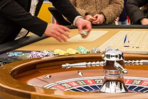 Decretan prisión preventiva para crupier del casino de Talca investigado por estafa de $122 millones