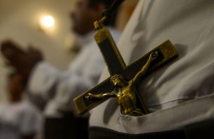 Iglesia católica de Panamá aparta a tres sacerdotes por escándalo sexual con hombres