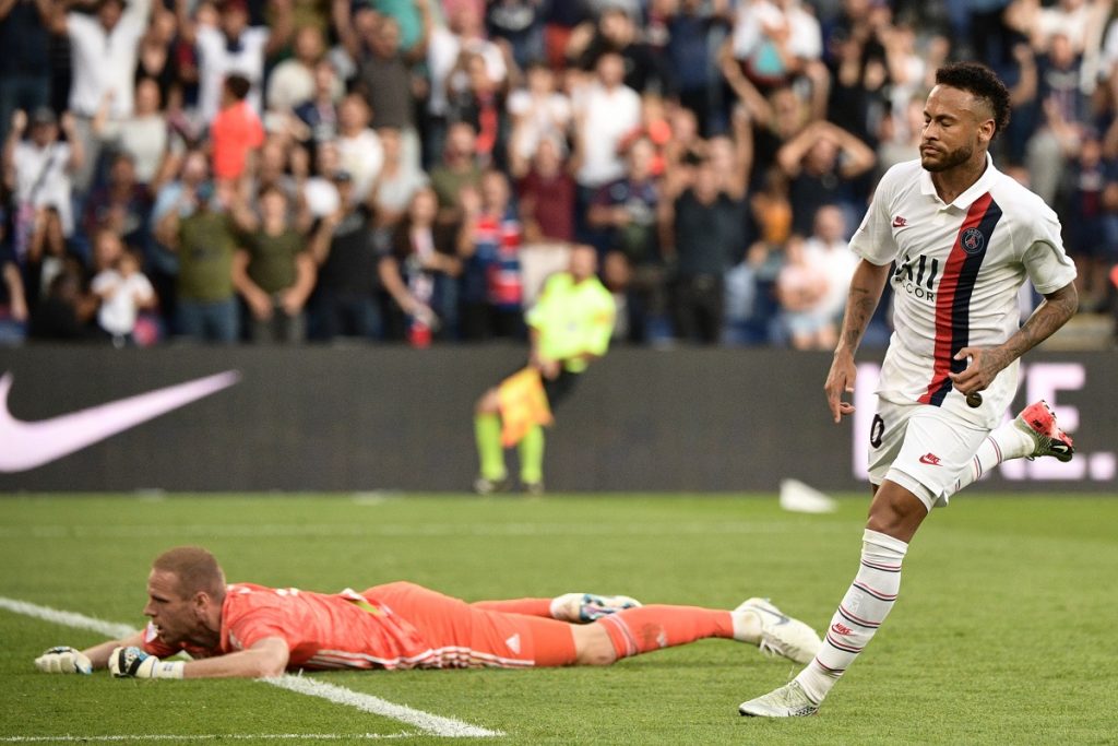 Un golazo de Neymar acalla las críticas y da el triunfo al PSG en los descuentos