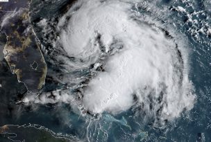 Humberto se fortalece pero se aleja de las Bahamas y de EEUU
