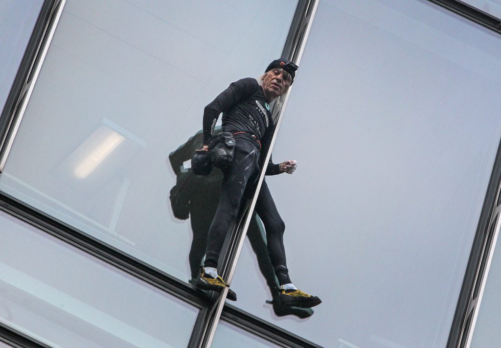 Detenido el “Spiderman” francés tras haber escalado un rascacielos de Fráncfort