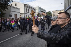 FOTOS | Ultranacionalistas interrumpen con violencia Gay Pride en Polonia