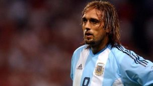 No aguantó más el dolor: Histórico goleador de Argentina se realizará sensible operación