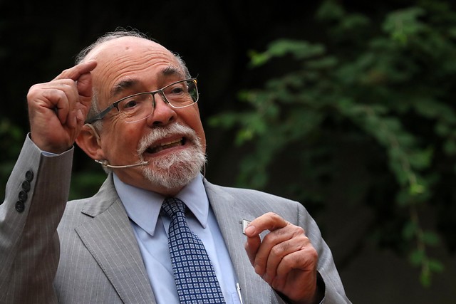 José Maza: “Los niños no deben leer el Quijote, deben leer a Baradit”