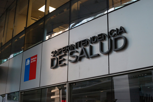Ley establece que isapres deberán reembolsar una vez al año y al contando los excedentes de los afiliados