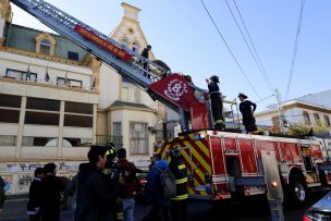 Rescatan a hombre que quedó atrapado cuando entró a robar a una iglesia